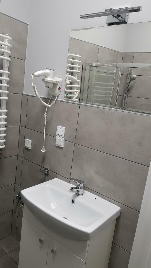 Apartament Nr 15 - 2 Pokoje Z Prywatnymi Lazienkami Centrum Poznan Luaran gambar