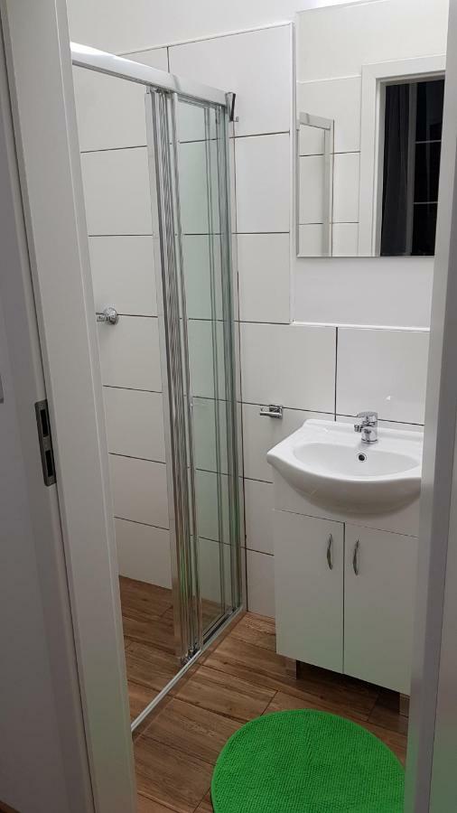Apartament Nr 15 - 2 Pokoje Z Prywatnymi Lazienkami Centrum Poznan Luaran gambar