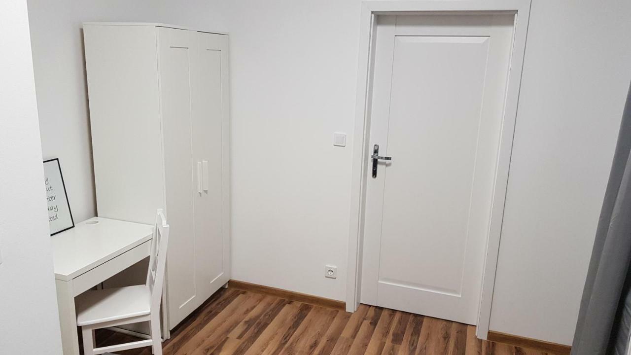 Apartament Nr 15 - 2 Pokoje Z Prywatnymi Lazienkami Centrum Poznan Luaran gambar